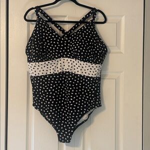 EUC Lands End Cross Back One Piece Swimsuit: Size 22W
